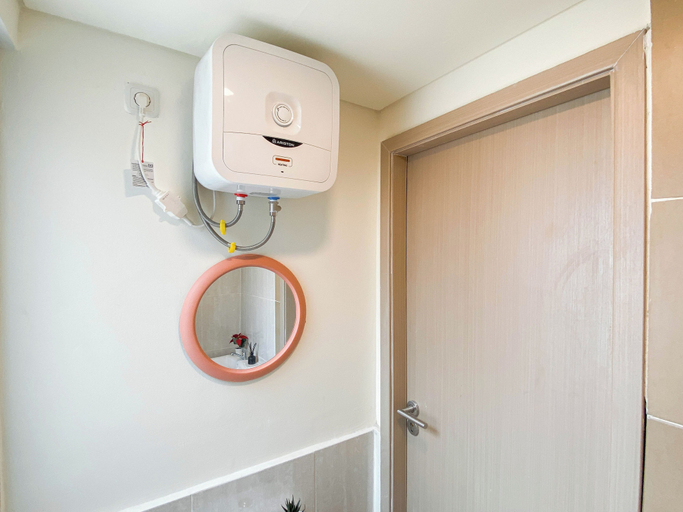 Bathroom 3, Warm Minimalist Studio Apartment Near Paramadina University At Meikarta, Cikarang