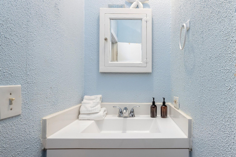 Bathroom 4, Seas The Breeze 4 Bedroom Home, Galveston