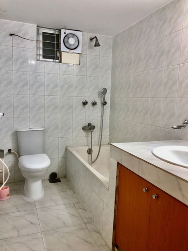Bathroom 3, Maya Eco Guest House, Dhaka