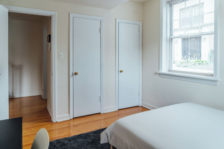 Room 2, 1BR Modern Apt - Mfield 33-G, Cook