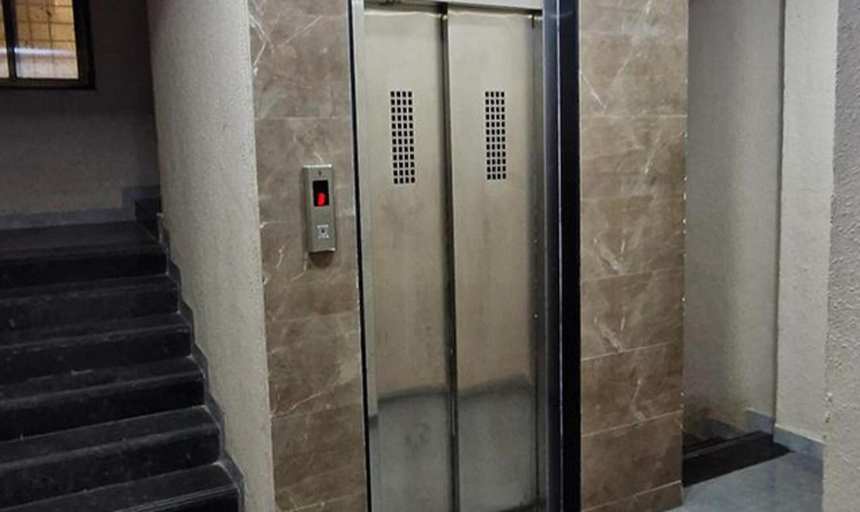 Elevator 2, Fabhotel White House I, Pune