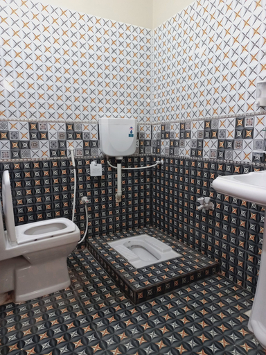 Bathroom, BNB Rose Lodge Family Guest House, Karachi