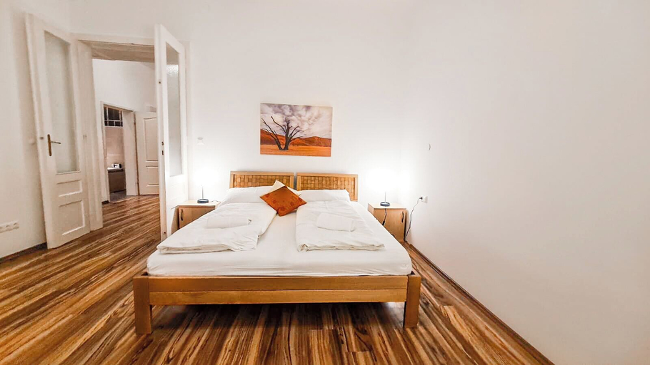 Room 3, Classic 2BR Viennese Apt Near Downtown, Wien