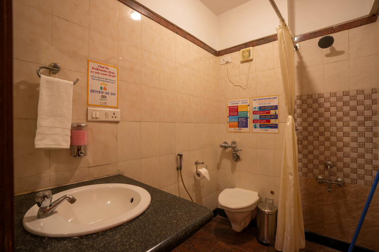 Bathroom, goSTOPS Bengaluru Gandhi Nagar Majestic., Bangalore