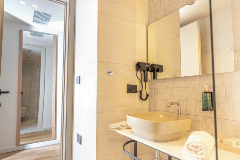 Bathroom 4, Si Hotel, Tirana