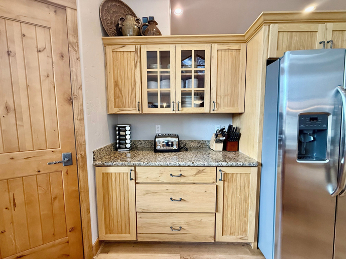 Interior 5, Fox Den at Emmett Lode, Summit