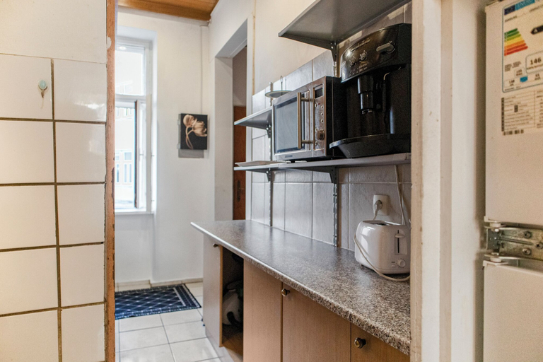 Private kitchen 2, Affordable 2BR Apt Near Danube, Wien