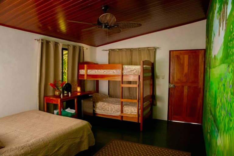 Room 5, Rancho Costafalo, Liberia