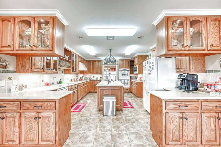 Private kitchen 3, Hill Country Oasis-deck-bbq Grill-10 Min to Town!, Gillespie