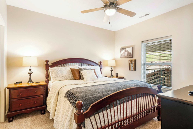 Bedroom 2, Sunset Daydream Elegant Condo on Table Rock!, Taney