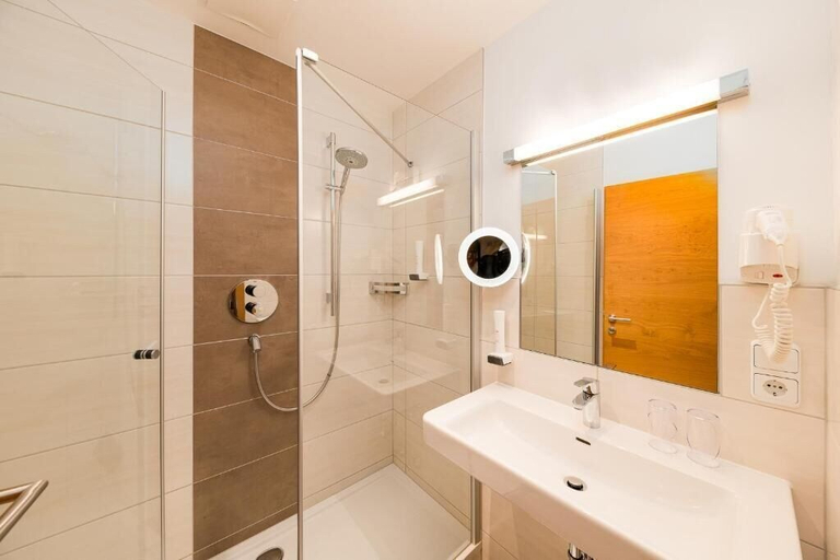 Bathroom 4, Hotel Heitzmann, Zell am See