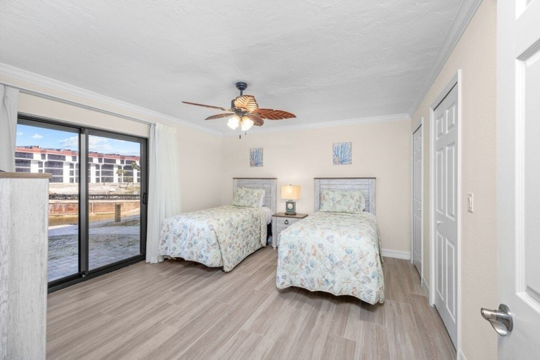 Room 4, Pointe Santo E4 3 Bedroom Condo, Lee