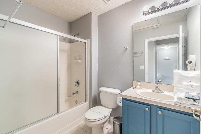 Bathroom 2, Encantada Resort Home w/ Priv Pool Near Disney, Osceola