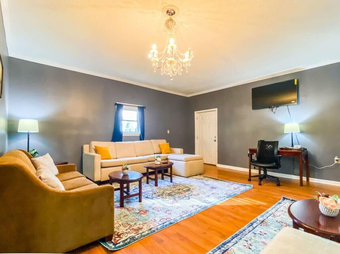 Living area 5, Cardinal Aerie, Madison