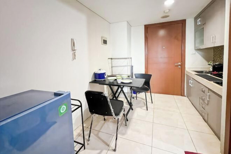 Dining 2, Strategic MTH Square Apt 1BR w/ Pool & Gym, East Jakarta