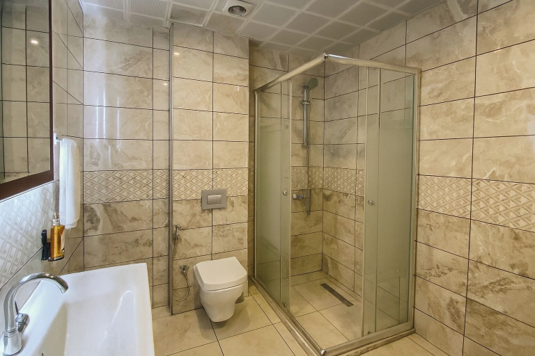 Bathroom 5, Cevaher Hotel & Suites, Yomra