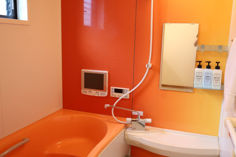 Bathroom 3, Orange House - Tsuruhashi, Osaka