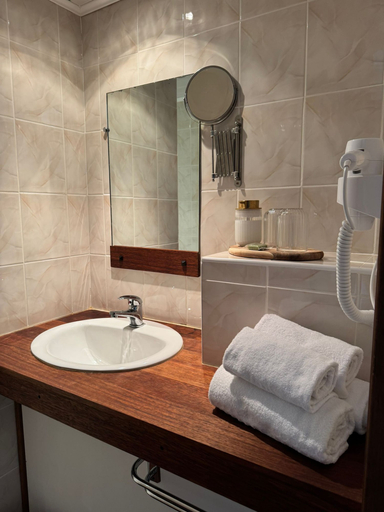 Bathroom 4, Le Cozy, Gers