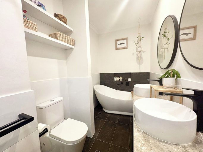 Shared bathroom, Hayes Haven Bunbury Escape, Bunbury