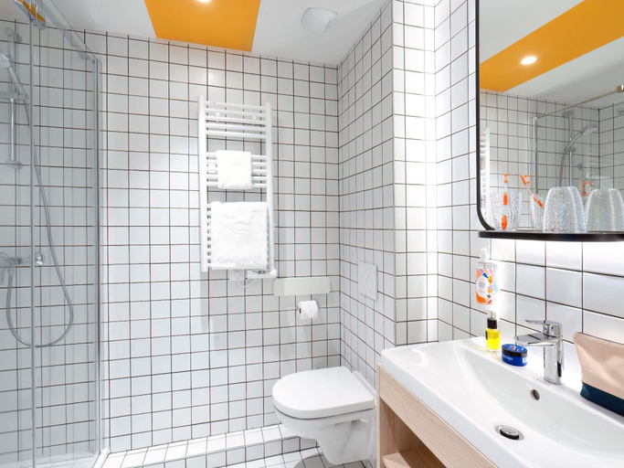 Bathroom 4, Aparthotel Adagio Access Rouen Centre Cathédrale, Seine-Maritime