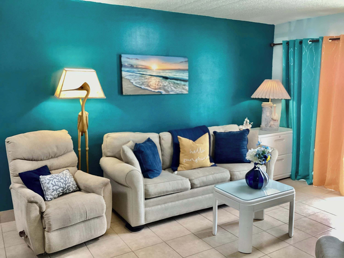 Living area 4, Blue Bliss Beachfront Condo, Galveston