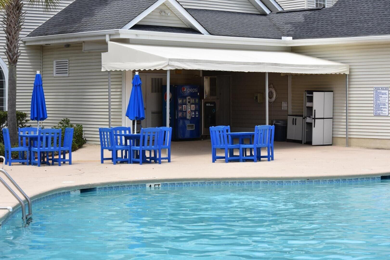 Pool 4, 501 2 Bedroom Villa, Brunswick
