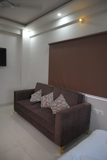 Room 2, Yuvi Grand Residency, Kolkata