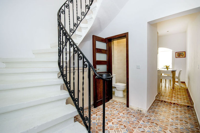 Interior entrance, Seabreeze House