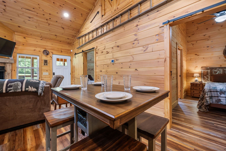 Dining, The Homestead 2 Bedroom Cabin, Cocke