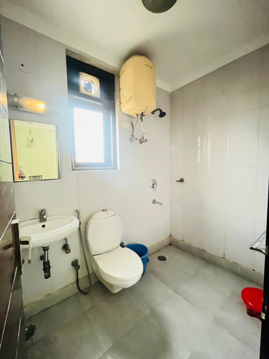 Bathroom 4, Roomshala Hotel Jagannath, Delhi