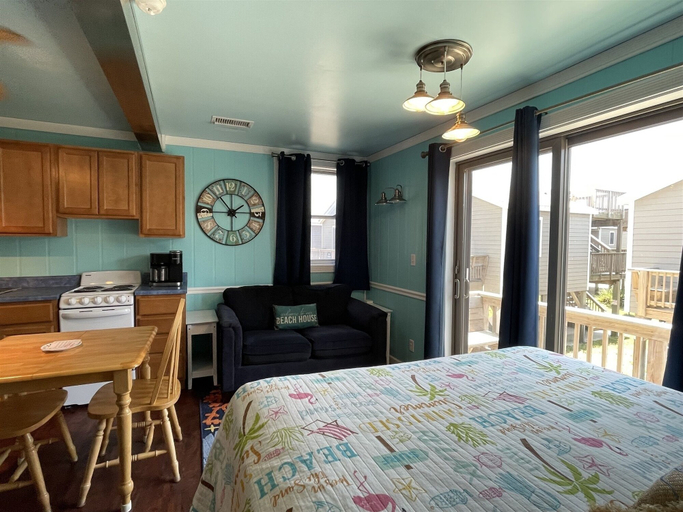 Room 4, 34 Sailing In A Gale Studio Bedroom Condo by RedAwning, Dare
