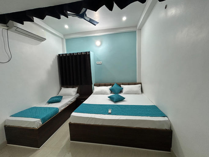 Room 5, Shree Gomukh Residency, Varanasi