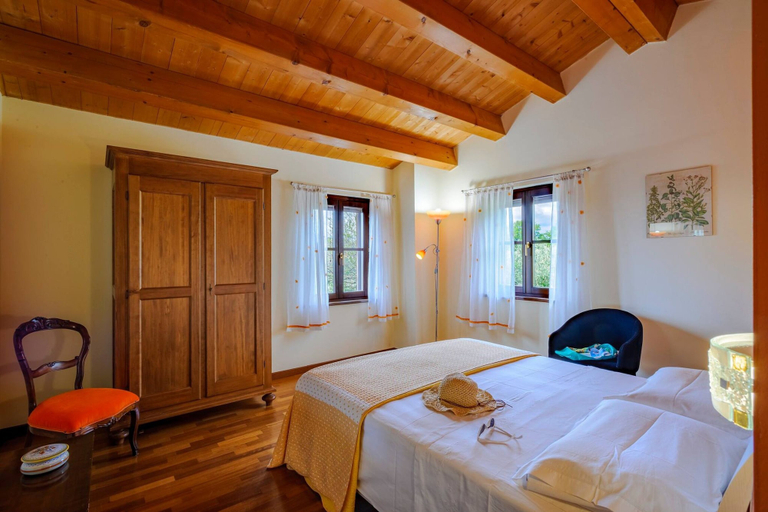 Room 5, Casale Partemio 8 in Cartoceto, Pesaro E Urbino