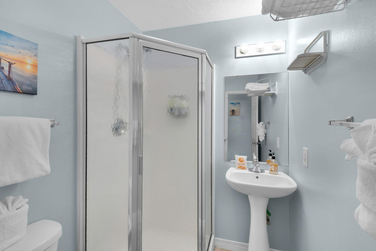Bathroom 3, Gulf Island 232 - Sunset Suite, Escambia