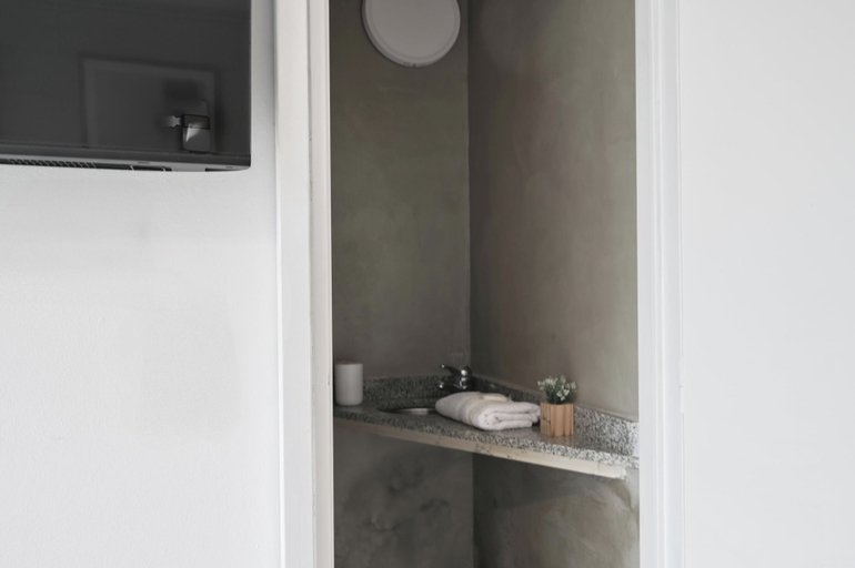 Bathroom 5, MOT Gurruchaga 1200, Distrito Federal
