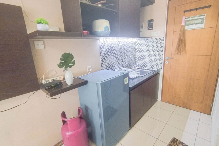 Private kitchen 2, Studio Minimalist And Warm At Pavilion Permata Apartment, Surabaya