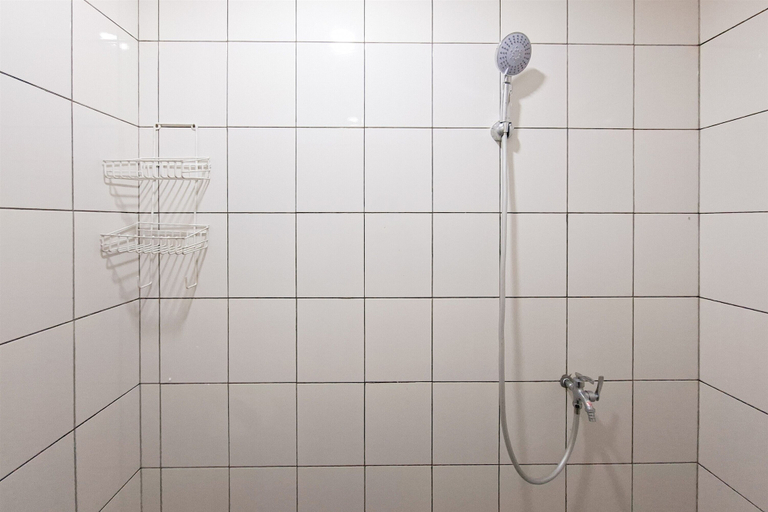 Bathroom 4, Studio Near Station At Sudimara Forestwalk Apartment, Tangerang Selatan