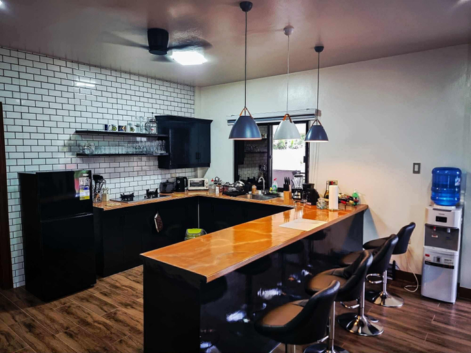 Private kitchen 2, Earl's Villa, Pili