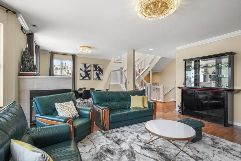 Living area 3, Beautiful 2BR in Silver Terrace, San Francisco