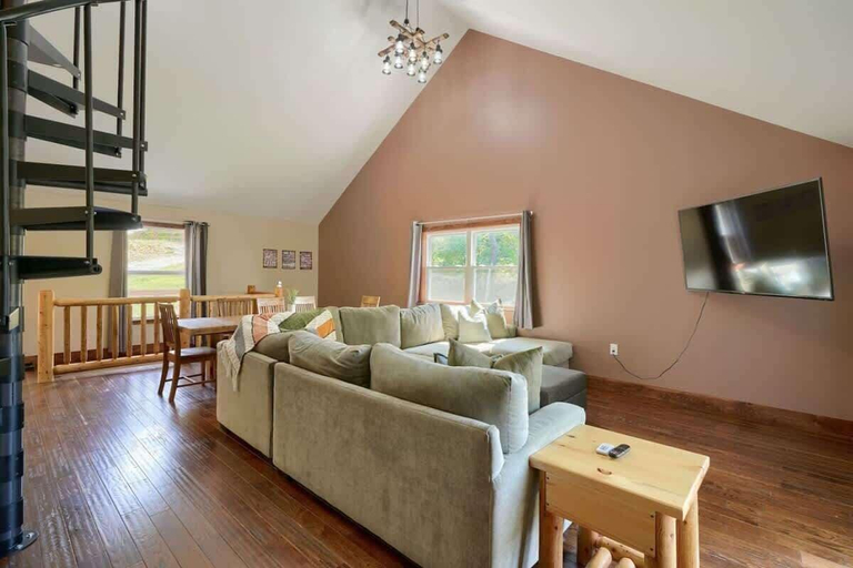Living area 2, Tranquil Heights Cabin In Hocking Hills- HOT Tub!, Vinton