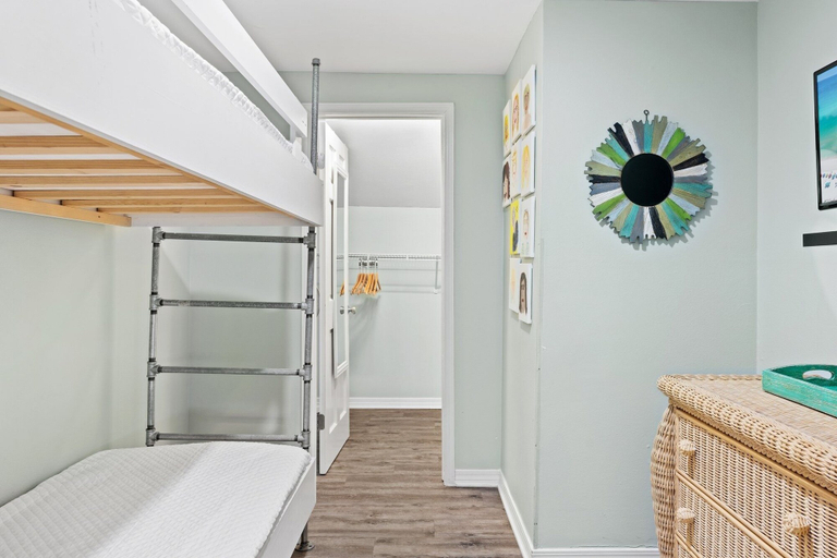 Room 2, Sea Salt 2 Bedroom Condo, Walton