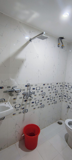 Bathroom 3, Yash Paying Guest House, Varanasi