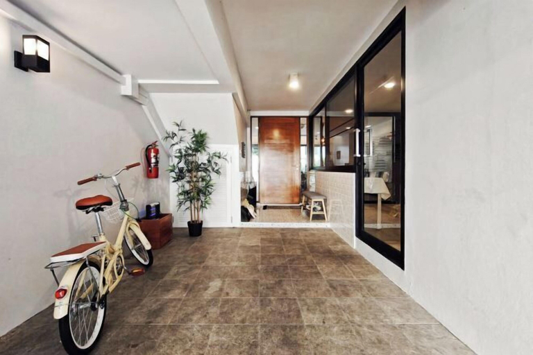 Exterior 2, 4Br Modern Art Villa with Free Wi-Fi Netflix Vinyl, Wattana