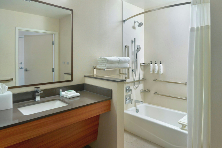 Bathroom 3, Fairfield Inn & Suites By Marriott Alpharetta Avalon Area, Fulton