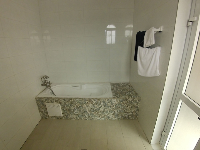 Bathroom 2, Jacobs Hôtel, Wouri