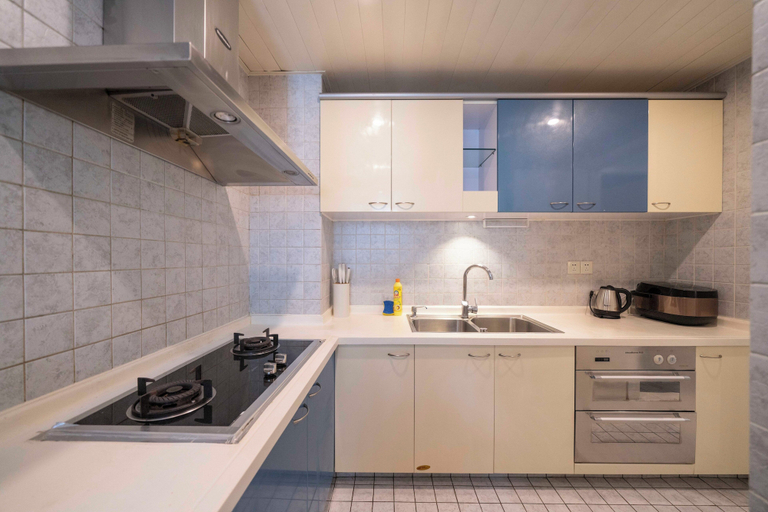 Private kitchenette 2, Tyms Xujiahui Elegant 1BR APT, Shanghai