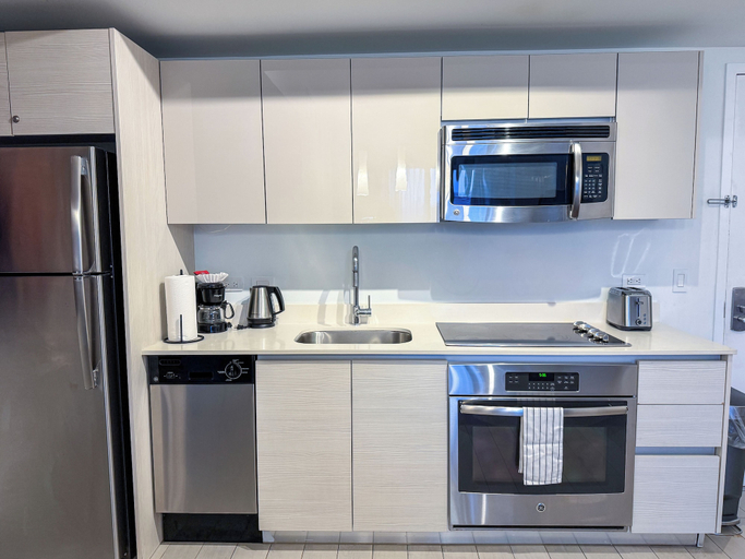 Private kitchen, Modern Beachwalk Apt 805, Broward