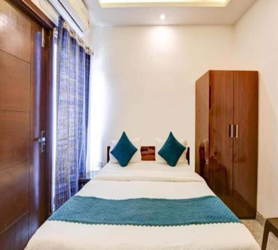 Room 4, Roomshala Hotel Bir, Delhi