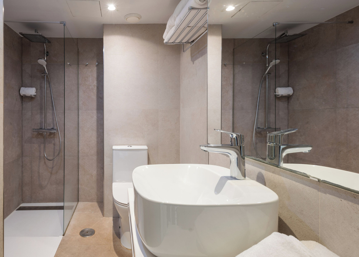 Bathroom 5, Leonardo Royal Ibiza Santa Eulalia, Baleares