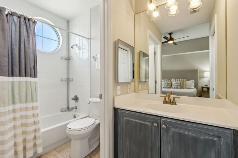 Bathroom 2, 21 Ocean Place 3 Bedroom Condo, Nassau